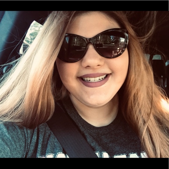 Meet your Posher, Kyria - Picture 1 of 1